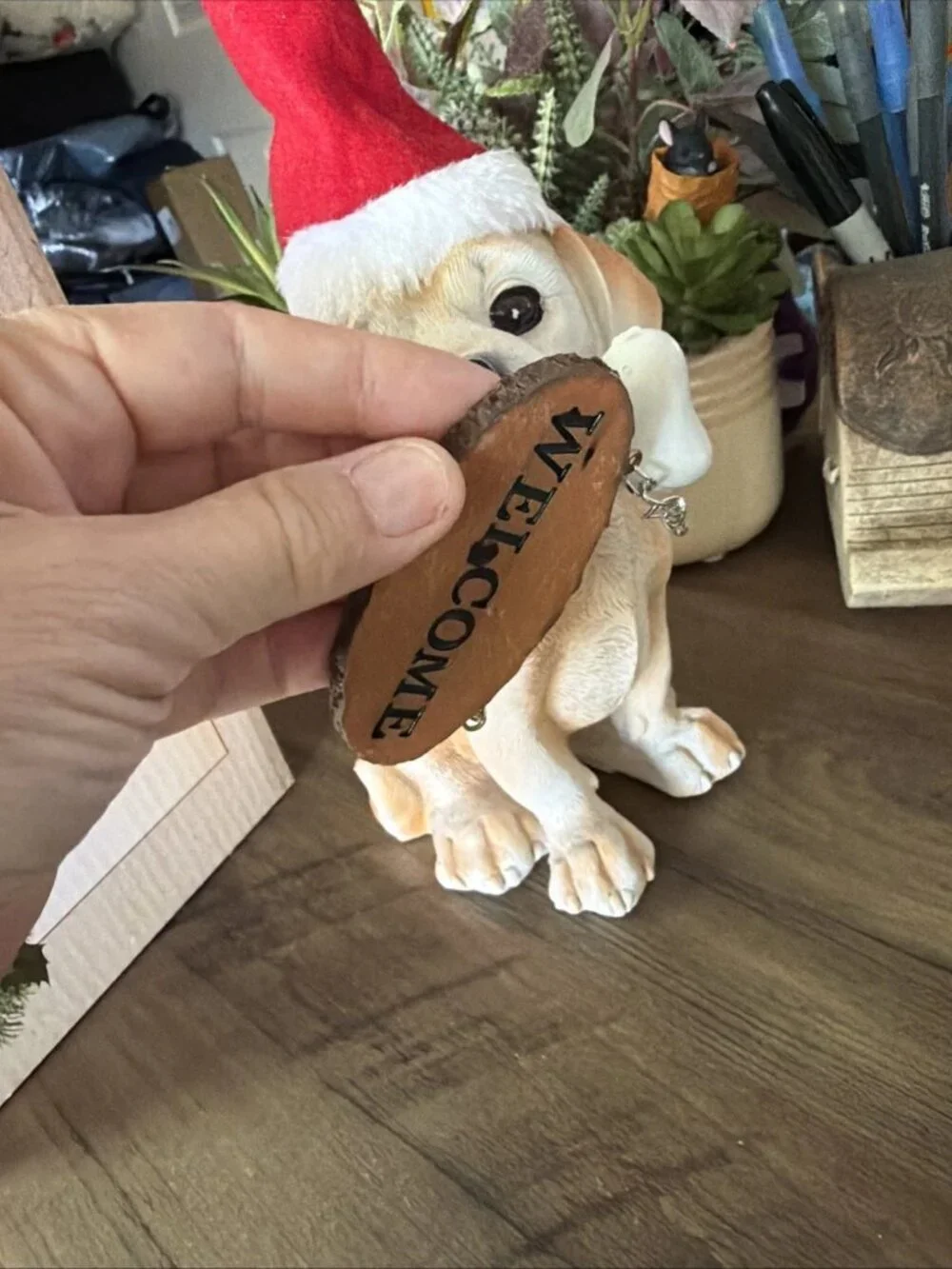 Cracker Barrel Santa Dog With Welcome Sign Figurine - Retired - NEW